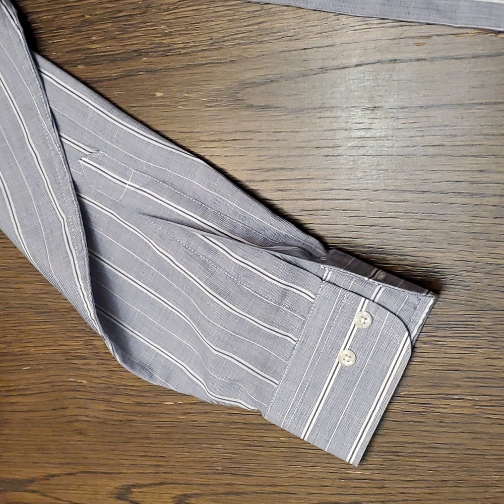 Unmarked button down - Picture 4 of 5
